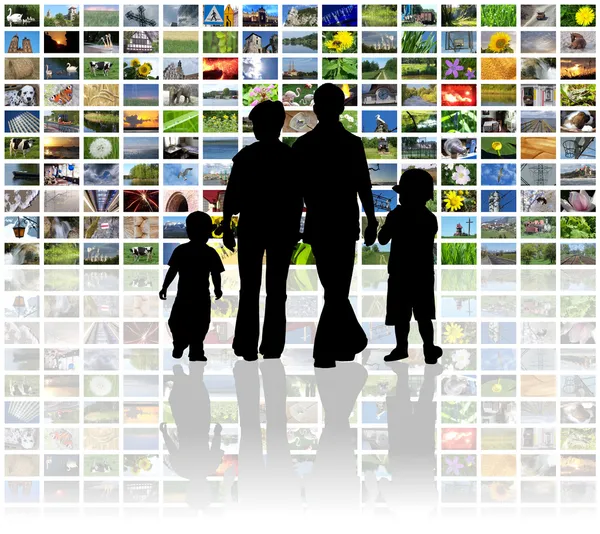 Rodinné sledování televize — Stock fotografie