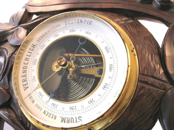 Старый барометр — стоковое фото