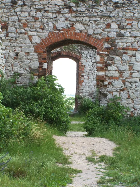 Vecchio castello rovinato — Foto Stock