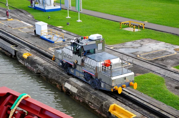 Panamaischen Zug in panamaischen Kanal — Stockfoto