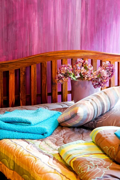 보라색 침실 — 스톡 사진