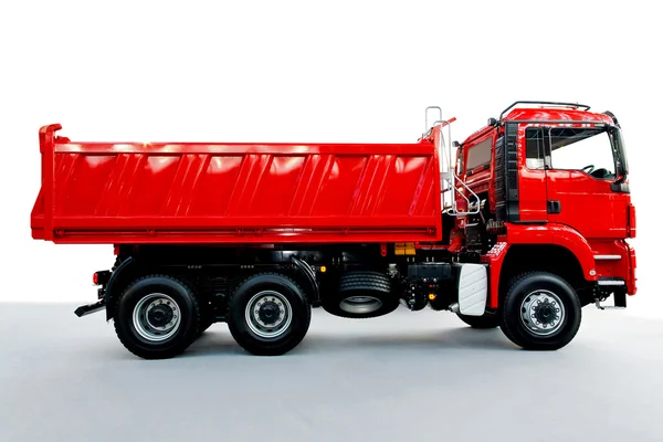 Красный грузовик — стоковое фото