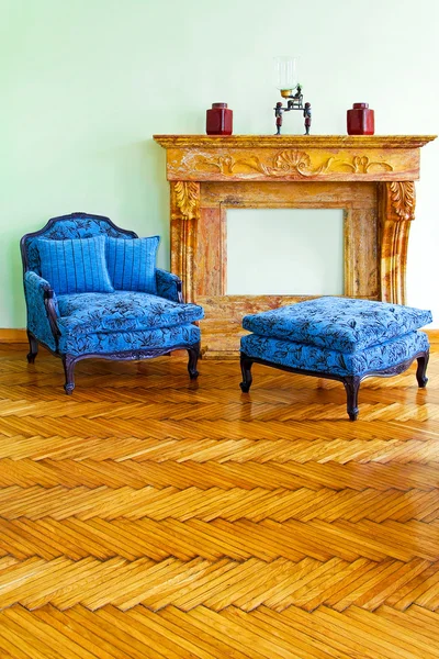 Niebieski fotel — Zdjęcie stockowe