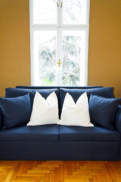 Blå soffa — Stockfoto