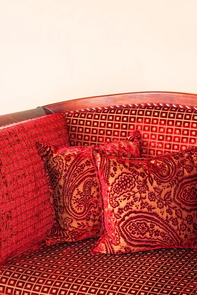 Красные подушки — стоковое фото