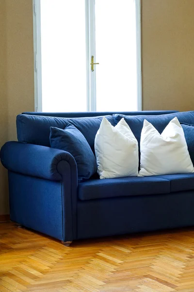 Blaues Sofa Winkel 2 — Stockfoto