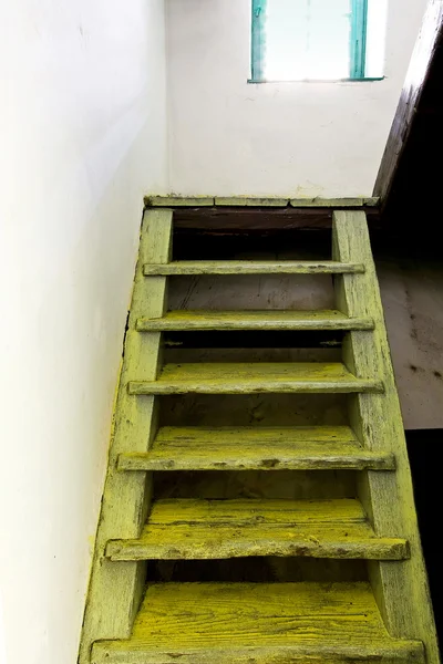 Escalera vieja — Foto de Stock