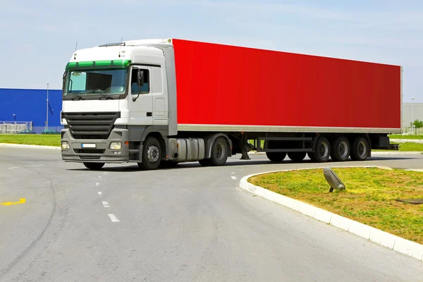 Rode vrachtwagen — Stockfoto