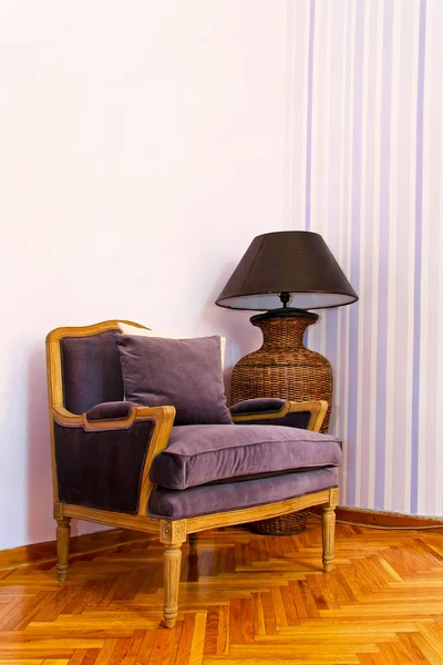 Fioletowy fotel 2 — Zdjęcie stockowe