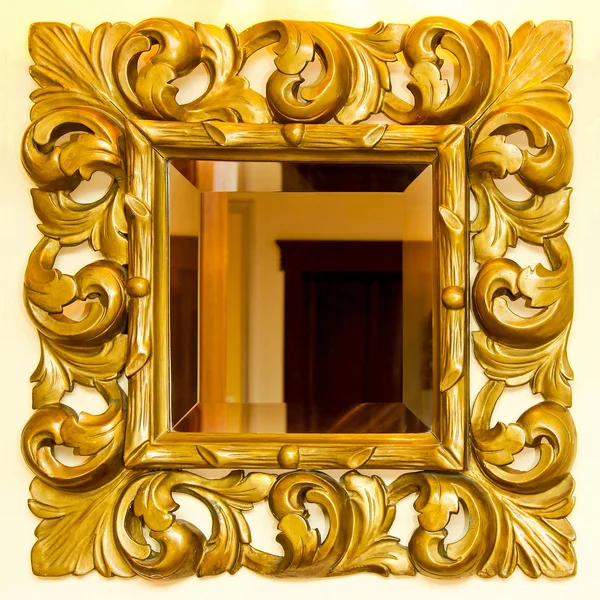 Золотое зеркало — стоковое фото