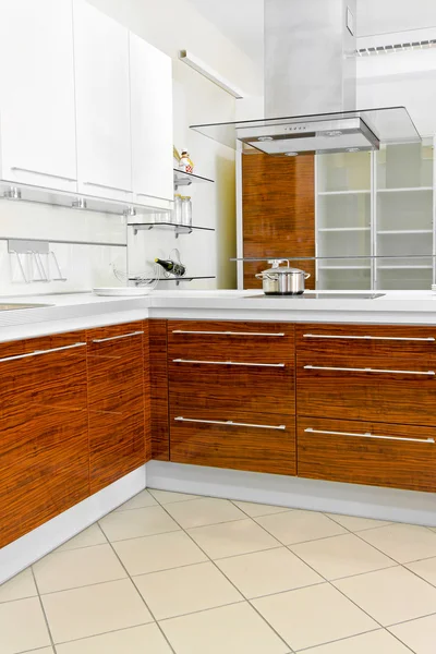 Küchentheke aus Holz — Stockfoto