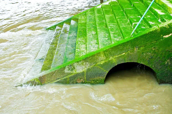 绿色楼梯 — 图库照片