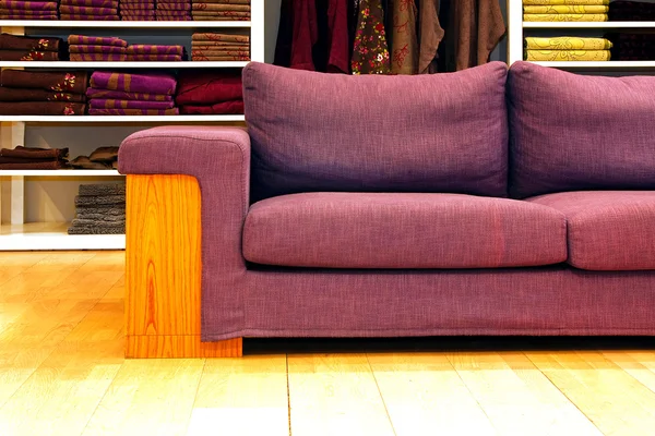 Sofa und Kleiderschrank — Stockfoto