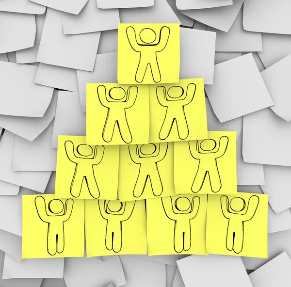 Kooperationspyramide auf klebrigen Zetteln — Stockfoto
