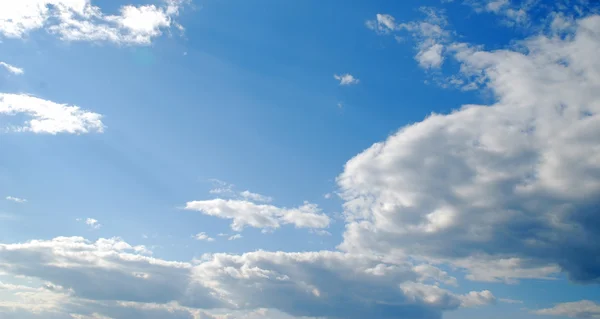 Mavi Gökyüzü Bulutları