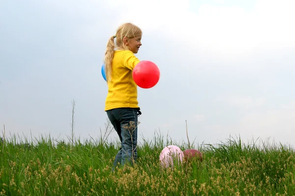 Niños y globos — Foto de Stock