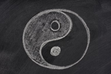 Yin ve yang sembolü bir yazı tahtası