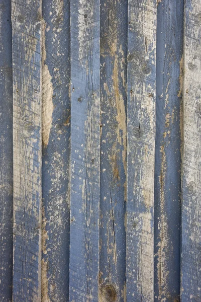 Выветриваемая древесина с серой краской — стоковое фото