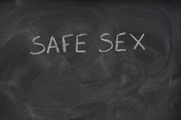 Título de sexo seguro em uma escola quadro negro — Fotografia de Stock