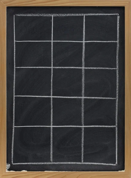Mesa em branco no quadro negro na vertical — Fotografia de Stock