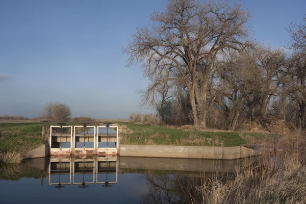Іригація каналів води в Колорадо — стокове фото