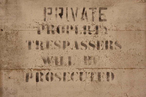 Private property sign on concrete — Stock Photo, Image