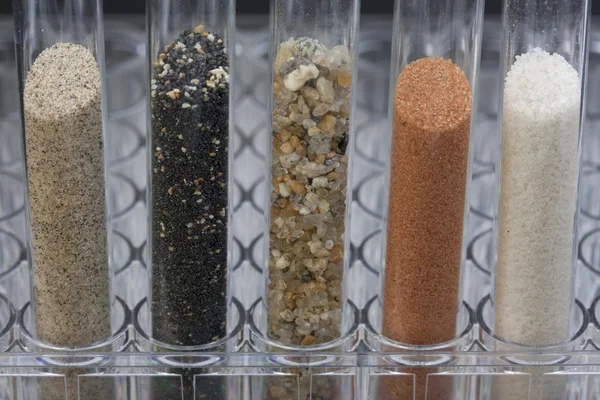 Amostras de areia em tubos de ensaio laboratoriais — Fotografia de Stock