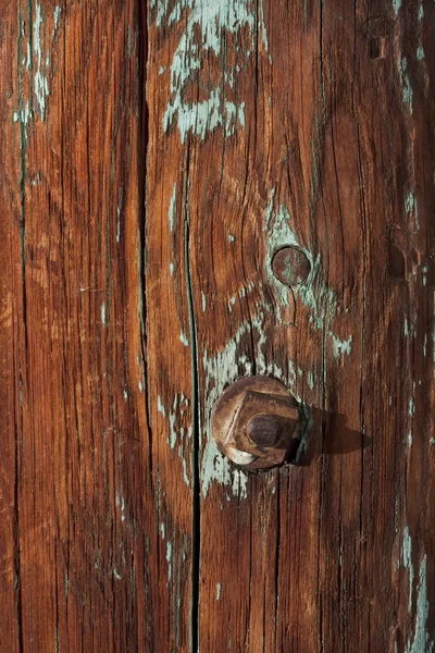 风化的旧谷仓邮政木材 — 图库照片