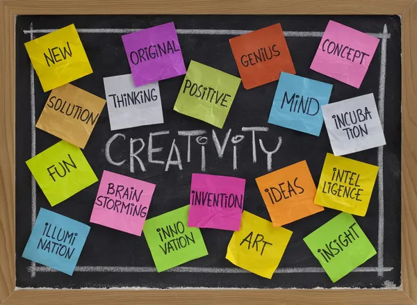 Kreativitás szó felhő-táblára — Stock Fotó