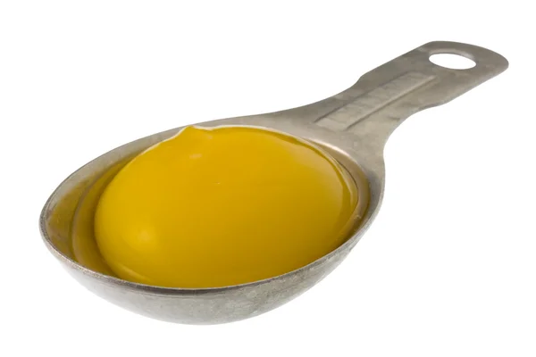 Gema de ovo em colher de sopa de medição — Fotografia de Stock