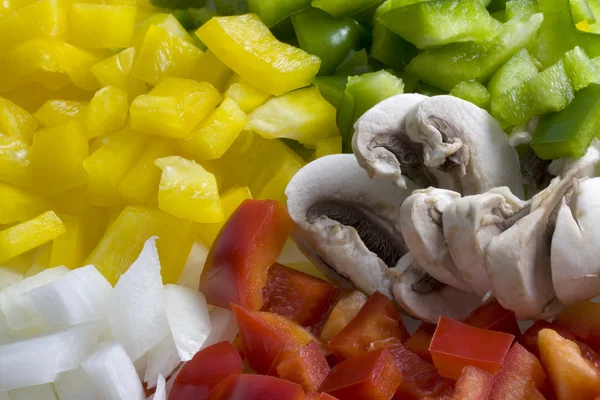 Papryka, grzyby i cebulę pokrojoną w kostkę — Zdjęcie stockowe