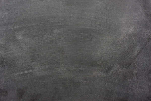 Quadro negro em branco com pó de giz — Fotografia de Stock