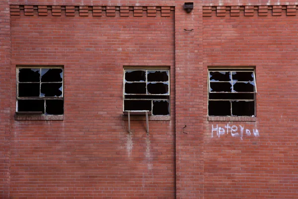 Broken windows of abandoned factory — Stock Photo, Image