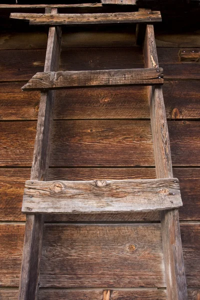Primitive wooden ladder in old barn — Stock Photo, Image