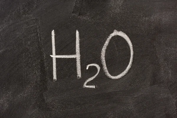 Chemical symbol of water on blackboard — Stock Photo, Image