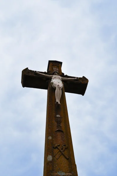 Croce lungo la strada / santuario — Foto Stock