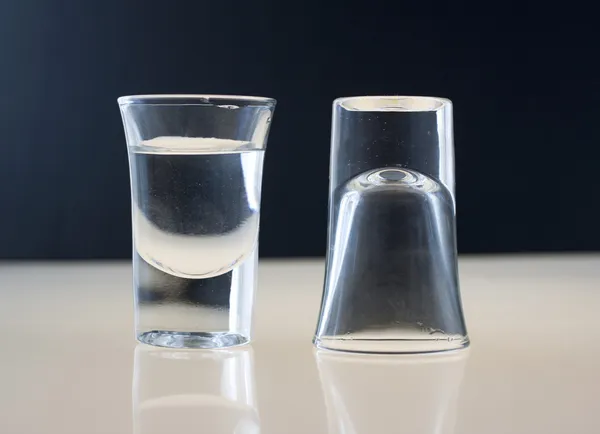 Дві склянки маленькою — стокове фото