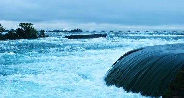 Niagara falls alacakaranlıkta