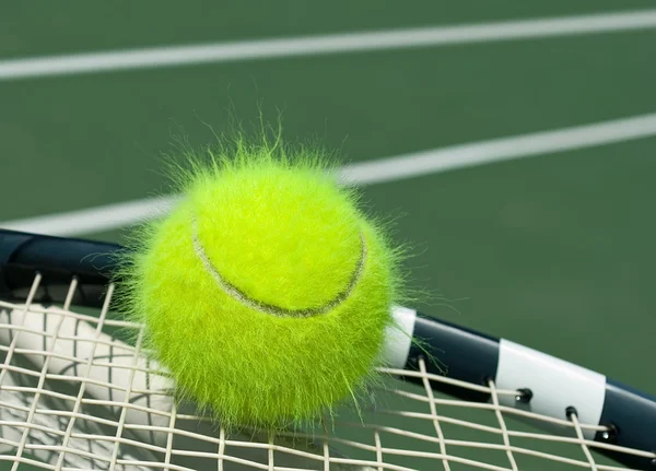 Gelber Tennisball — Stockfoto