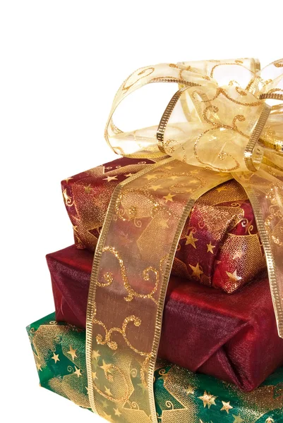 Drie gewikkeld geschenkdozen met lint — Stockfoto