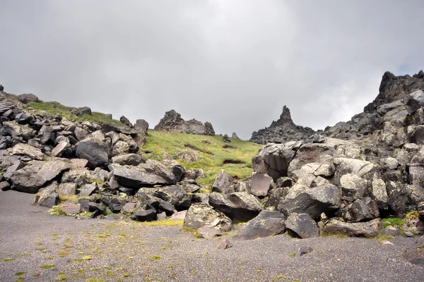 石块和巨石在高加索地区 — 图库照片