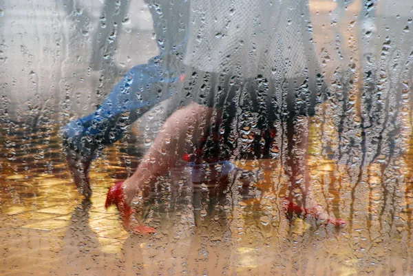 Compradores de dia de chuva — Fotografia de Stock