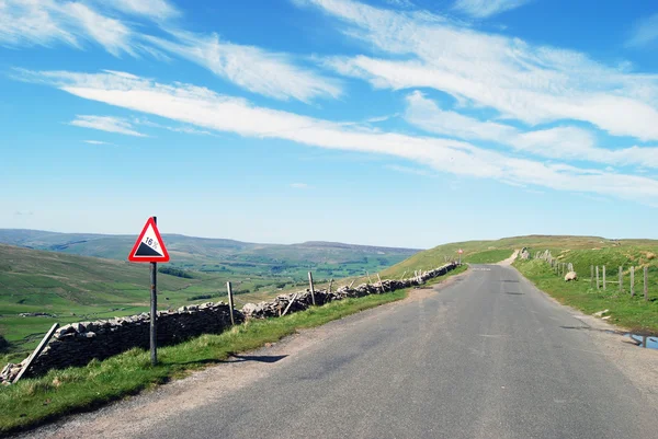 Deserted road in Yorkshire dales — Stock Photo, Image