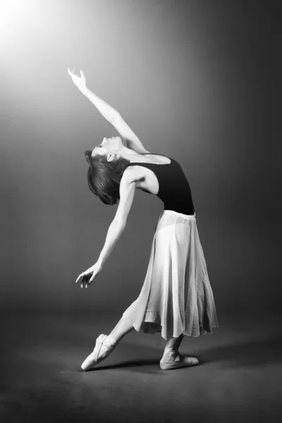 芭蕾舞演员在舞台上 — 图库照片