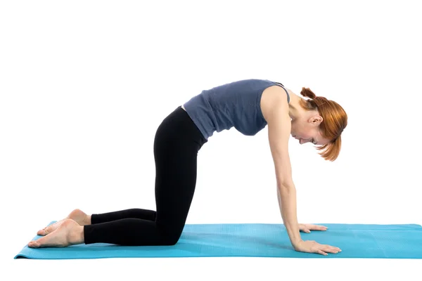 Donna pratica yoga — Foto Stock