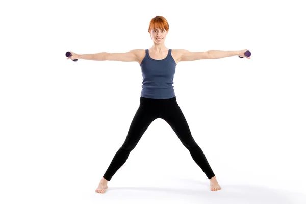 Mulher Fitness fazendo exercício aeróbico — Fotografia de Stock