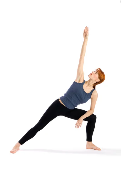Mladá žena jóga cvičení — Stock fotografie