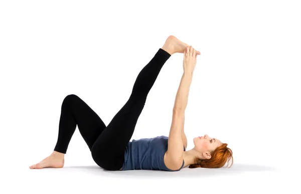 Mulher fazendo alongamento Yoga Exercício — Fotografia de Stock