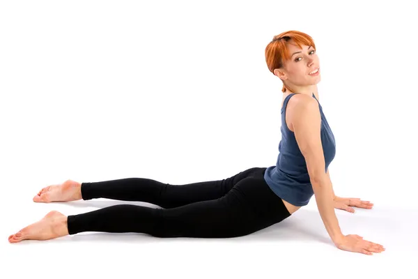 Lachende vrouw doen yoga oefening past — Stockfoto