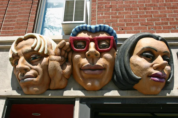雕塑的三头 — 图库照片